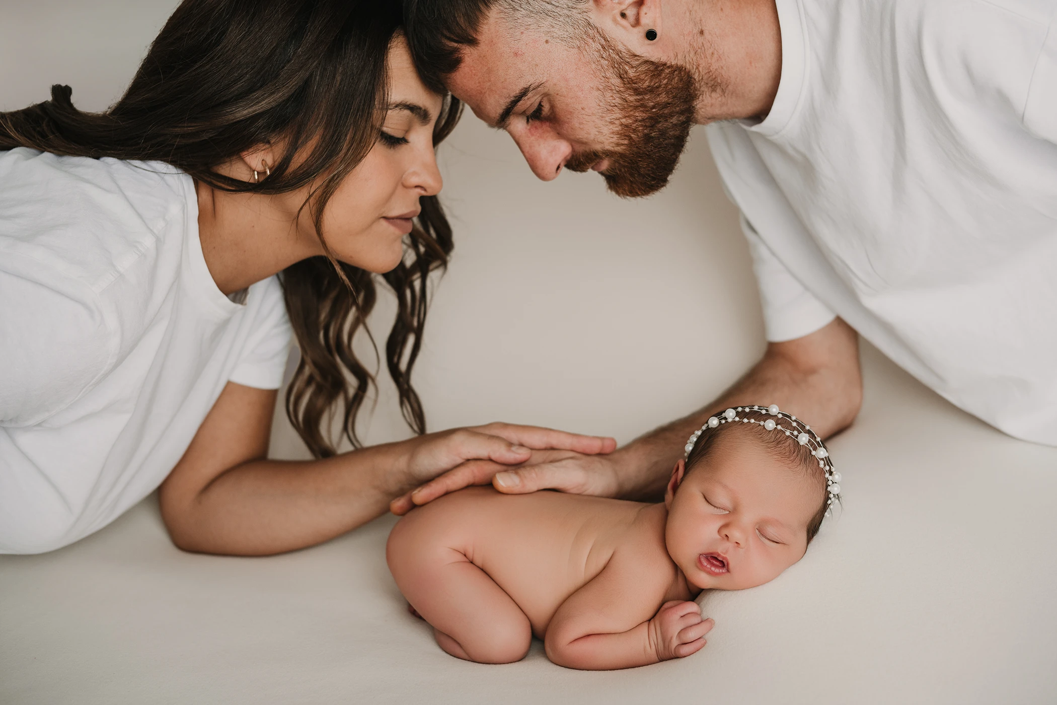 sesion-newborn-jaen-padres-ambiente-familiar.webp
